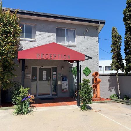 Crest Motor Inn Queanbeyan Bagian luar foto