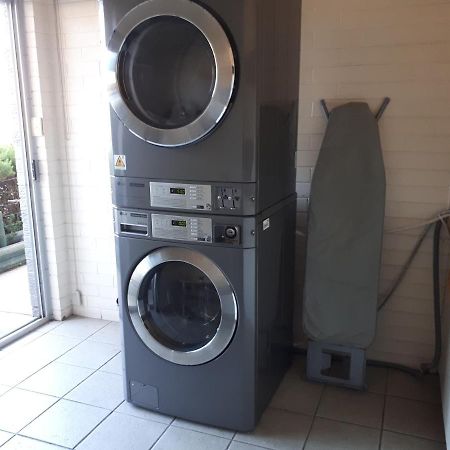 Crest Motor Inn Queanbeyan Bagian luar foto
