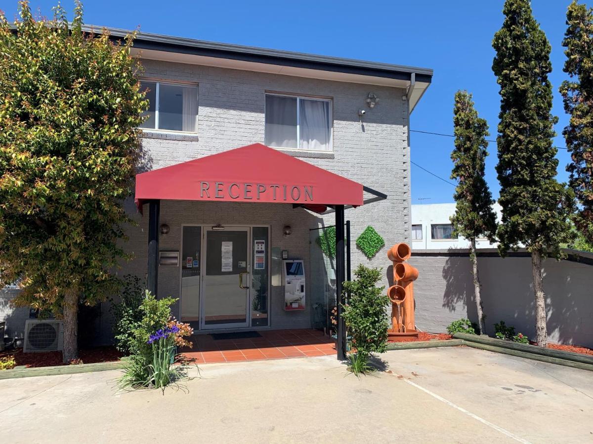 Crest Motor Inn Queanbeyan Bagian luar foto
