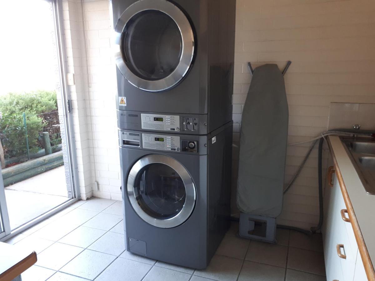 Crest Motor Inn Queanbeyan Bagian luar foto