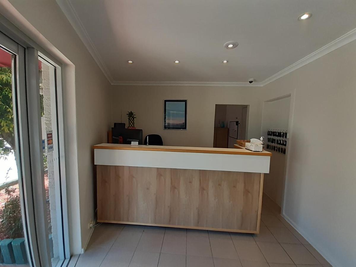 Crest Motor Inn Queanbeyan Bagian luar foto