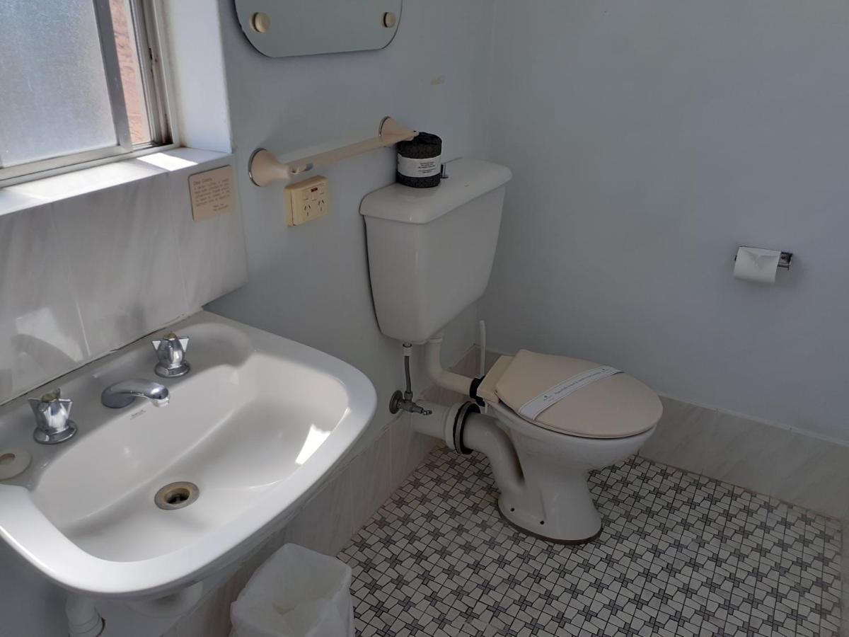 Crest Motor Inn Queanbeyan Bagian luar foto