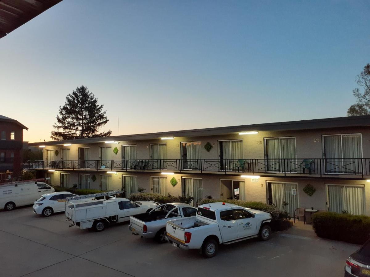 Crest Motor Inn Queanbeyan Bagian luar foto