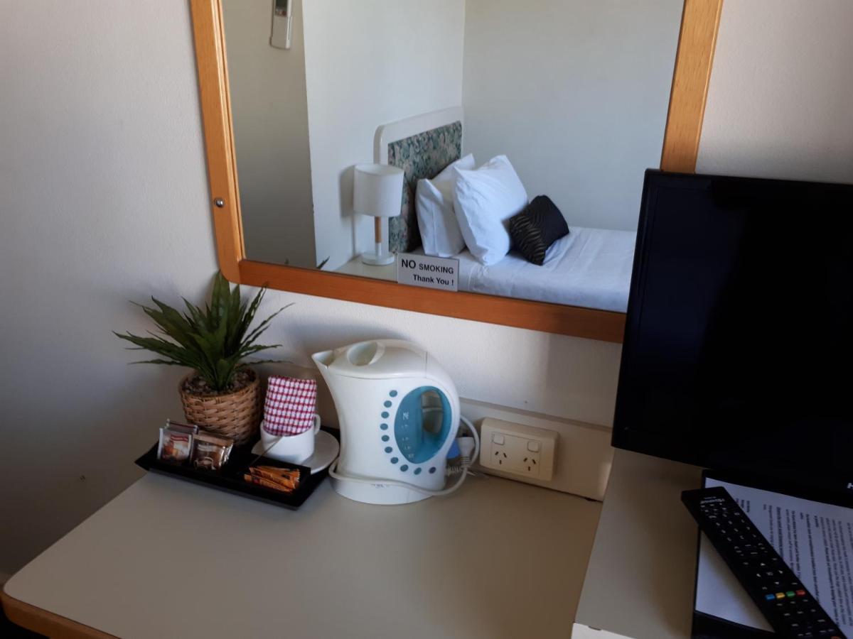 Crest Motor Inn Queanbeyan Bagian luar foto