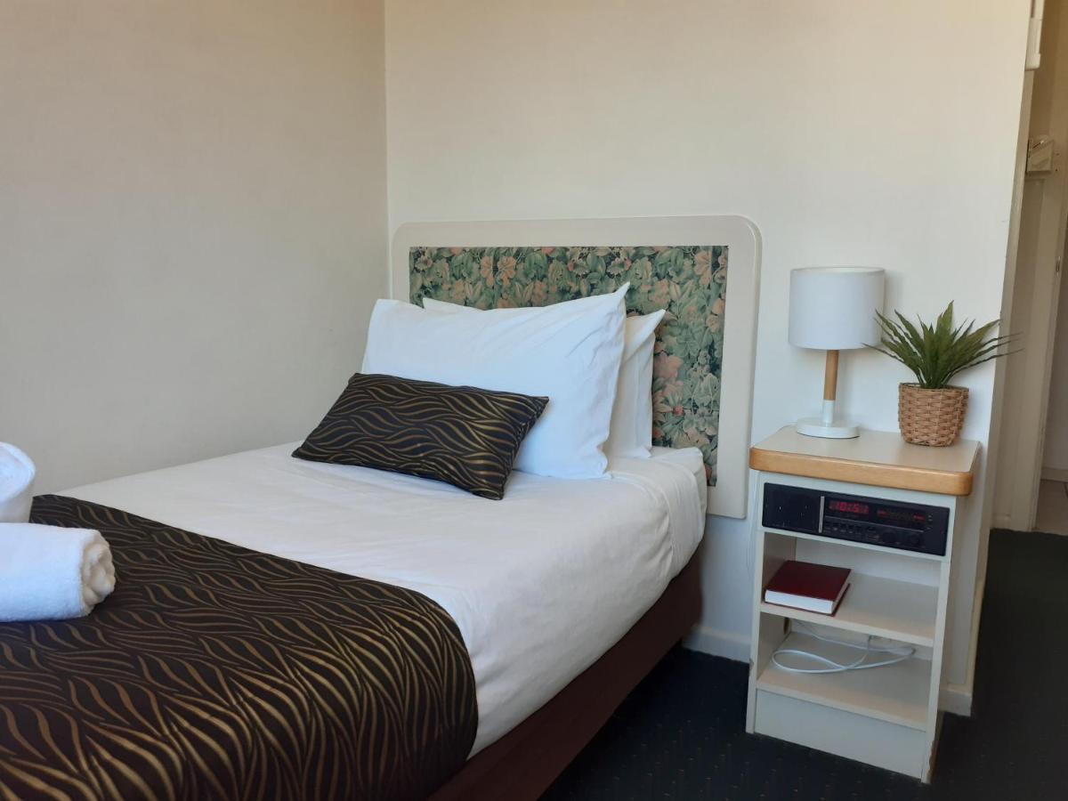 Crest Motor Inn Queanbeyan Bagian luar foto