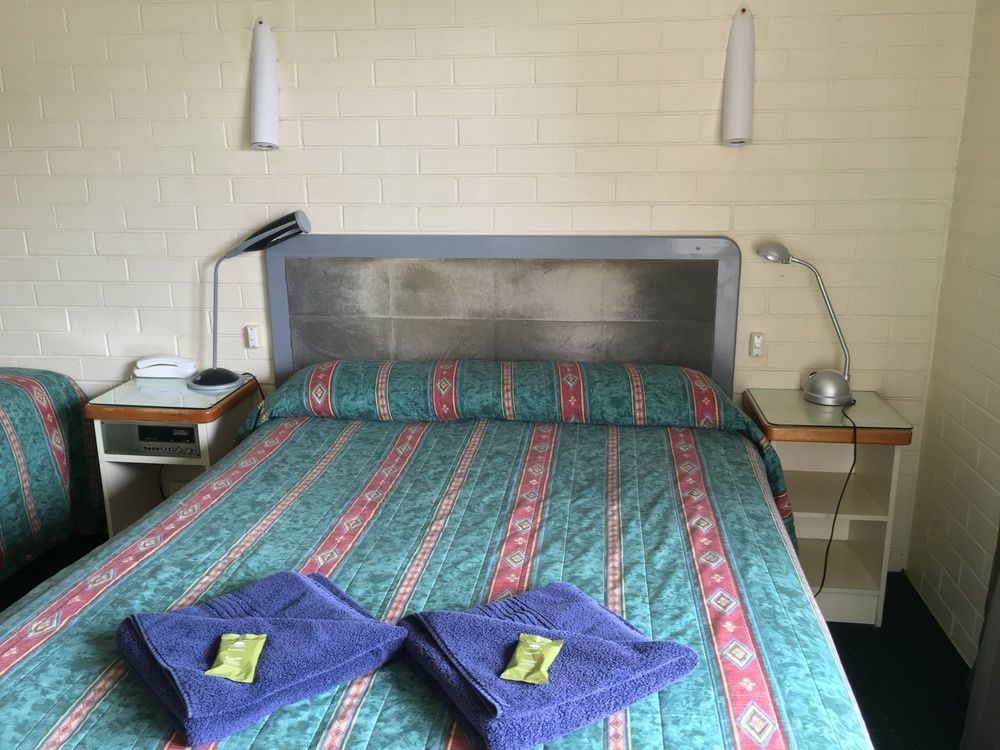 Crest Motor Inn Queanbeyan Bagian luar foto