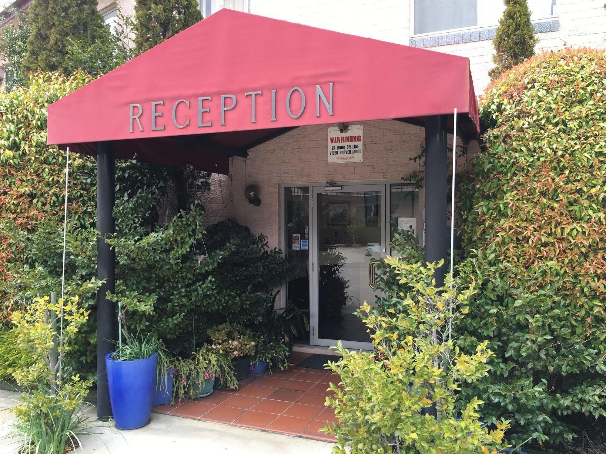 Crest Motor Inn Queanbeyan Bagian luar foto