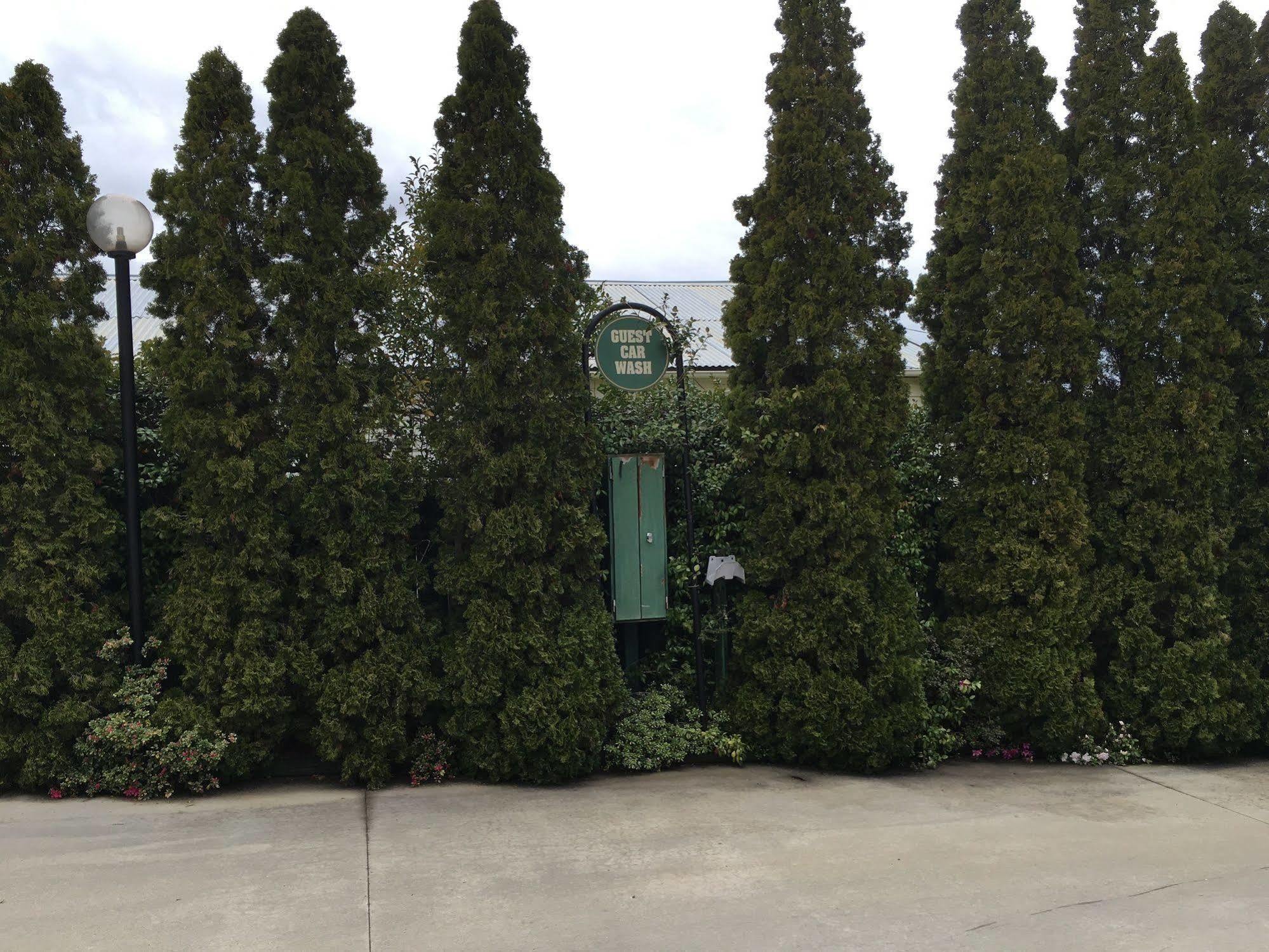 Crest Motor Inn Queanbeyan Bagian luar foto