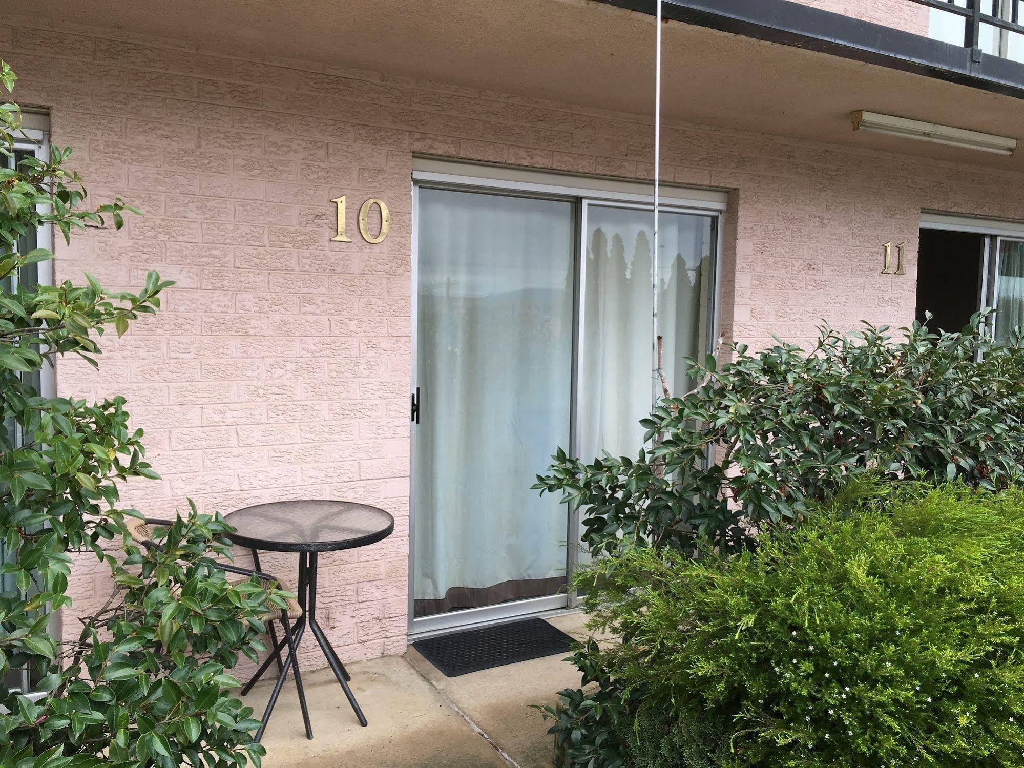Crest Motor Inn Queanbeyan Bagian luar foto