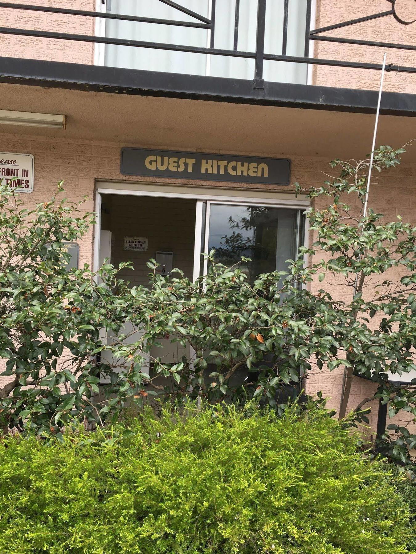 Crest Motor Inn Queanbeyan Bagian luar foto
