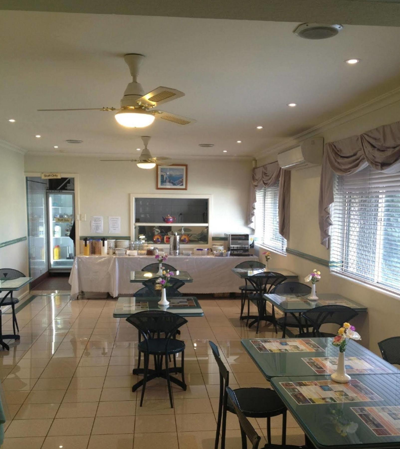 Crest Motor Inn Queanbeyan Bagian luar foto