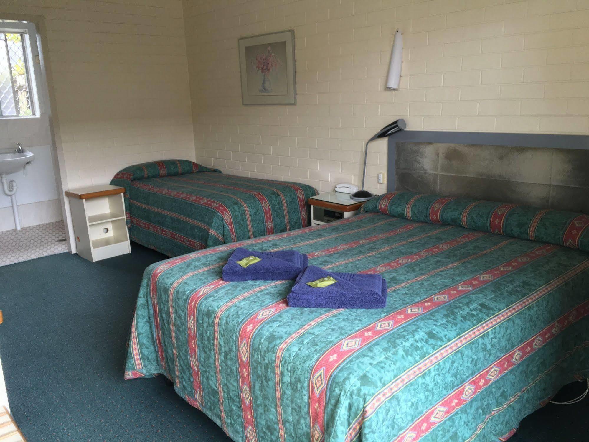 Crest Motor Inn Queanbeyan Bagian luar foto