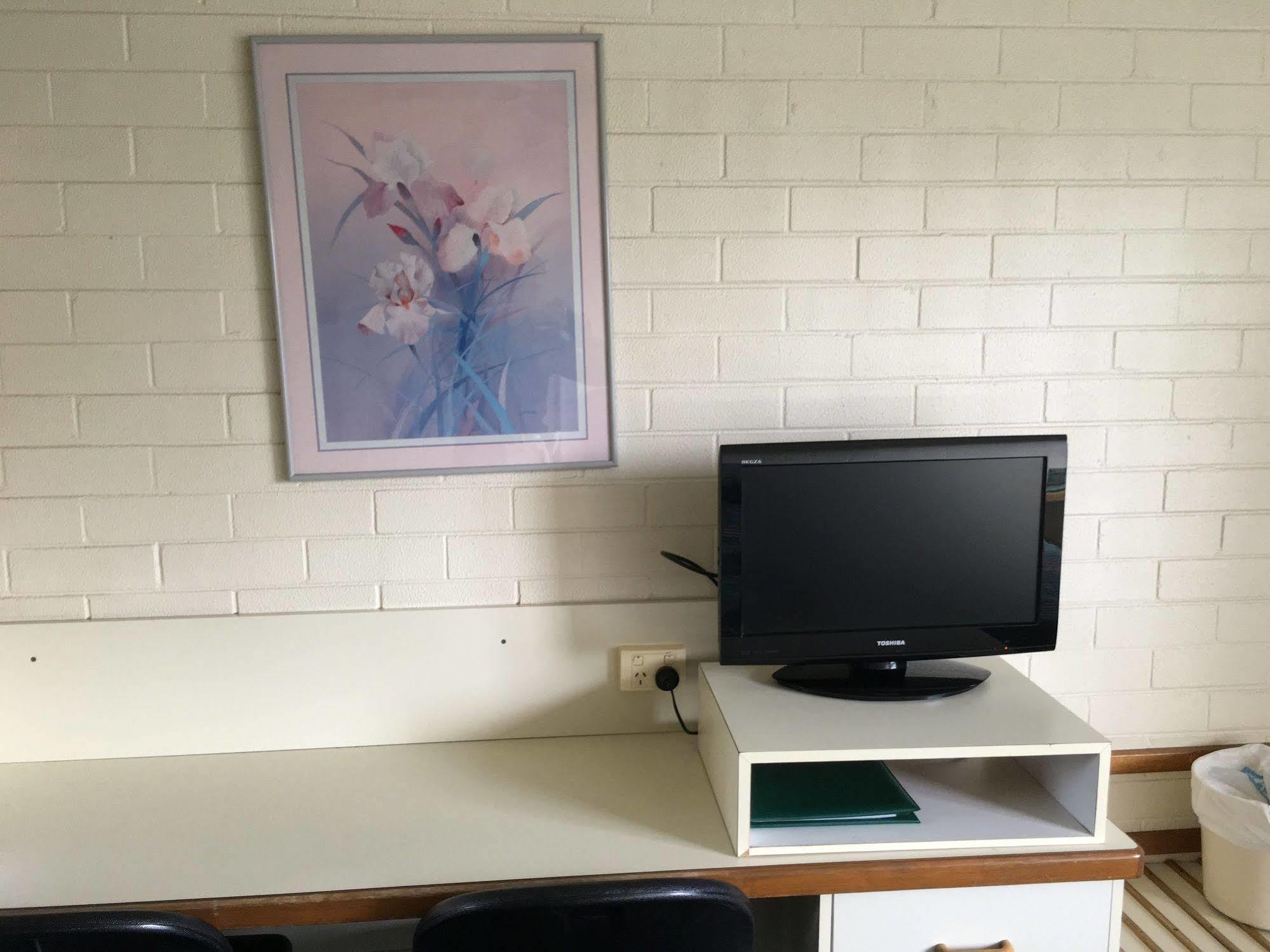 Crest Motor Inn Queanbeyan Bagian luar foto