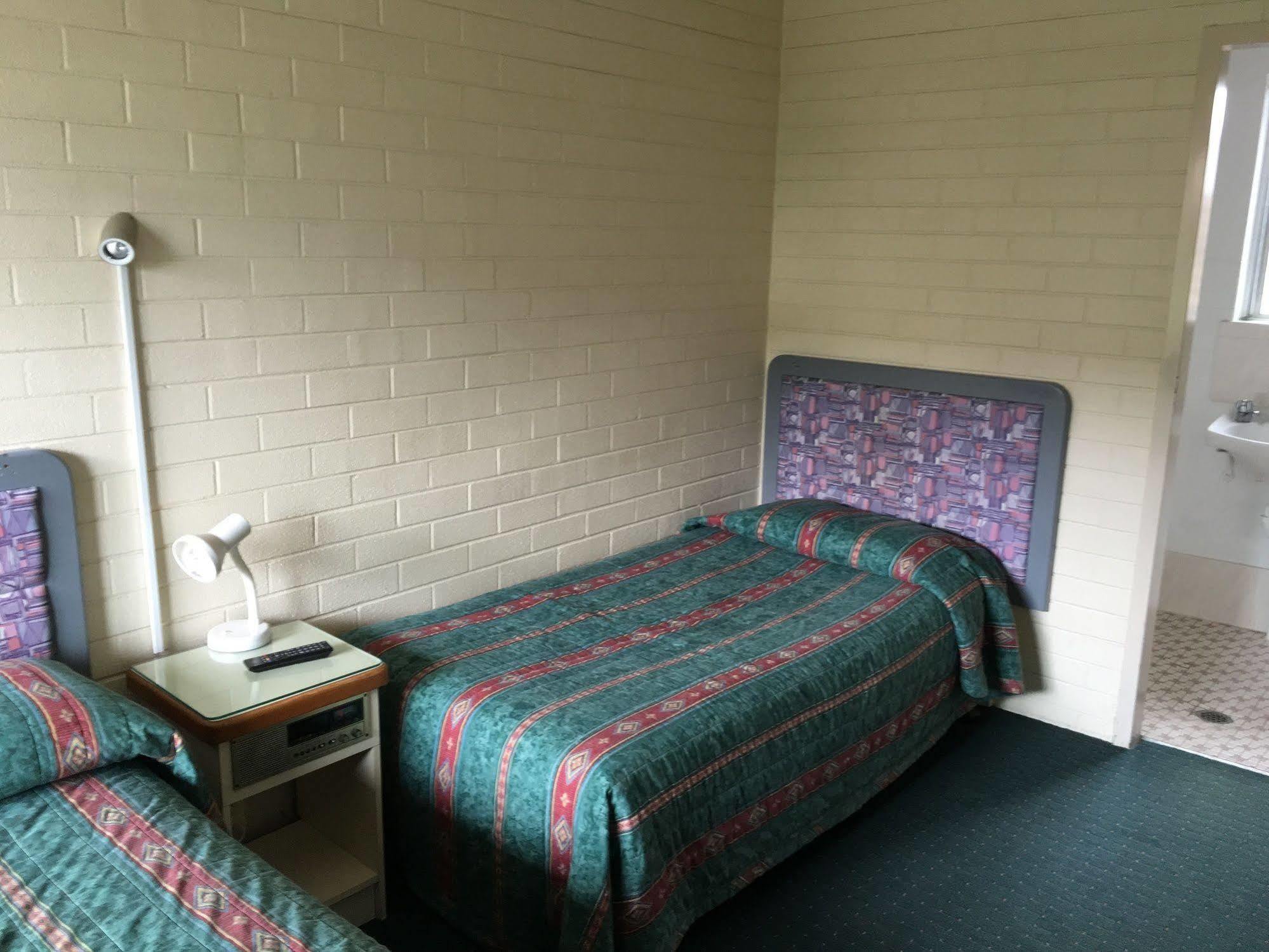 Crest Motor Inn Queanbeyan Bagian luar foto