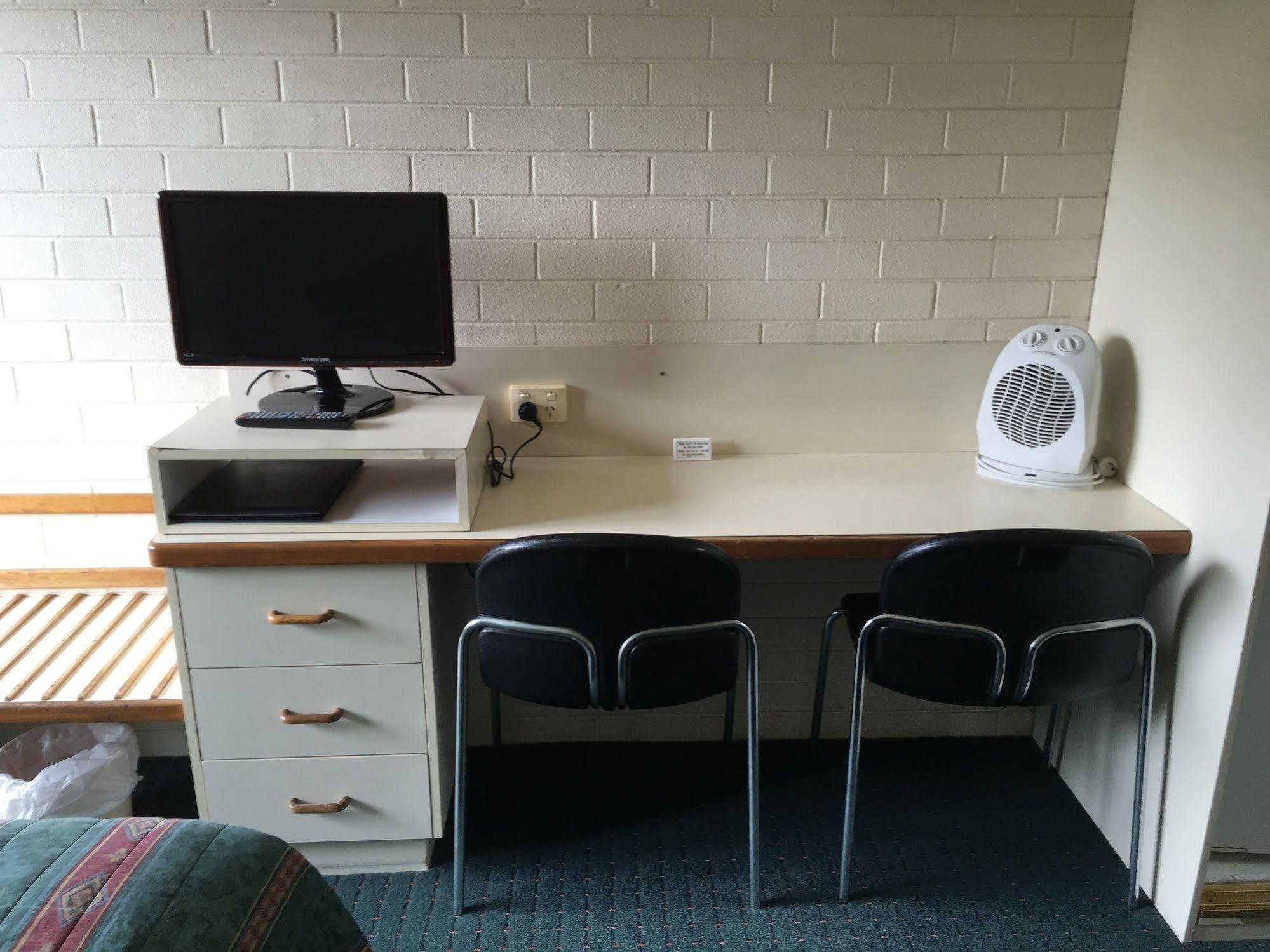Crest Motor Inn Queanbeyan Bagian luar foto