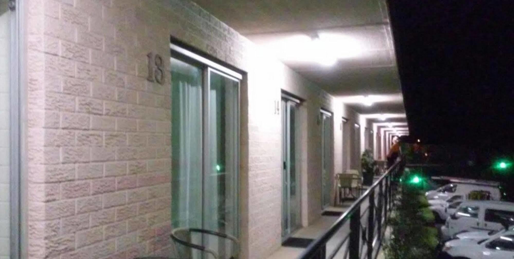 Crest Motor Inn Queanbeyan Bagian luar foto