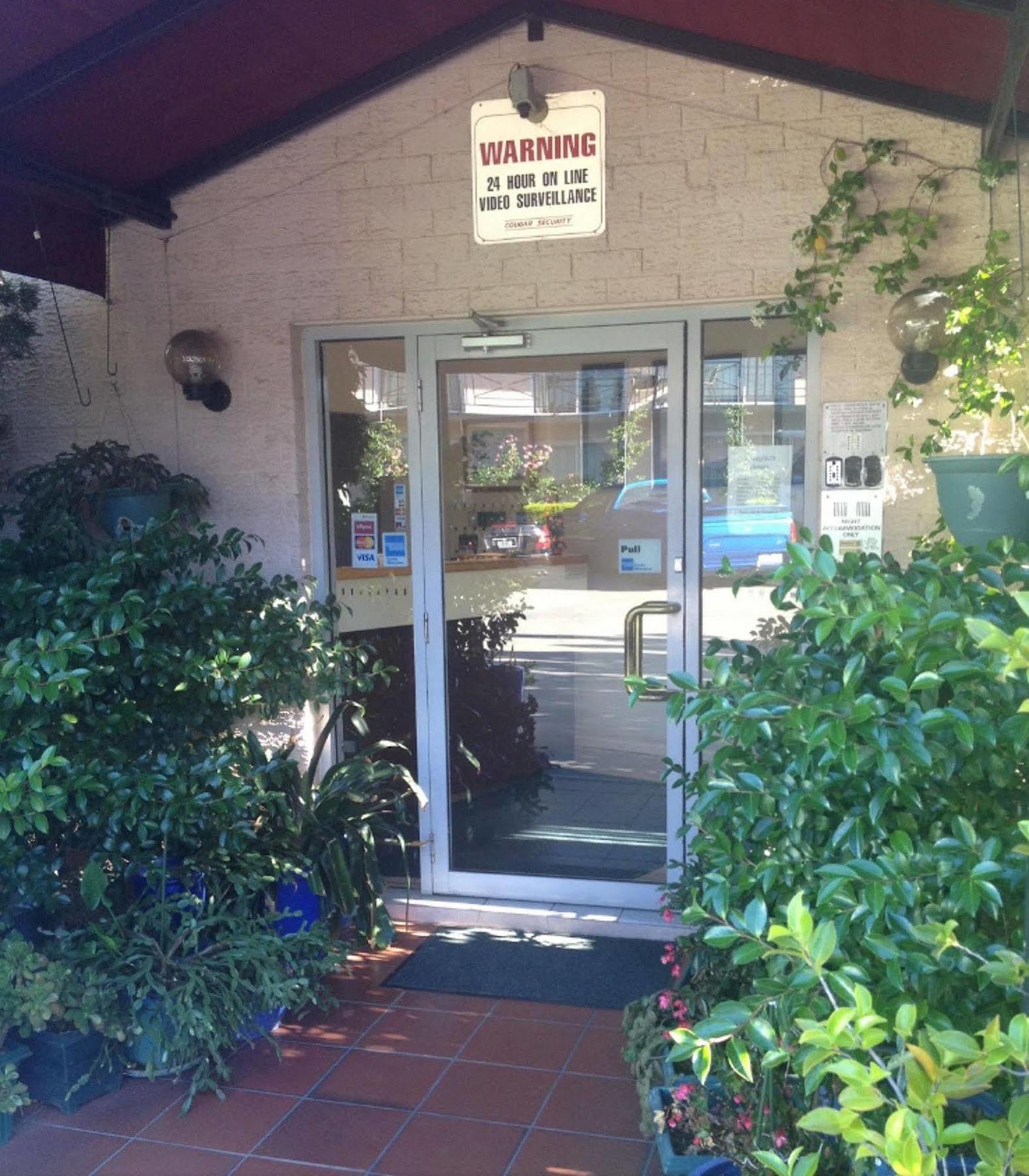 Crest Motor Inn Queanbeyan Bagian luar foto